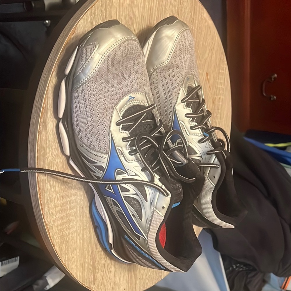 Mizuno Men's Gray and Blue Running Shoes